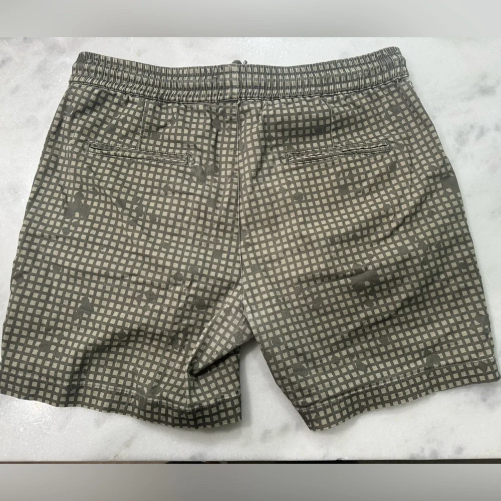 Men’s Qilo Shorts - Picture 2 of 2